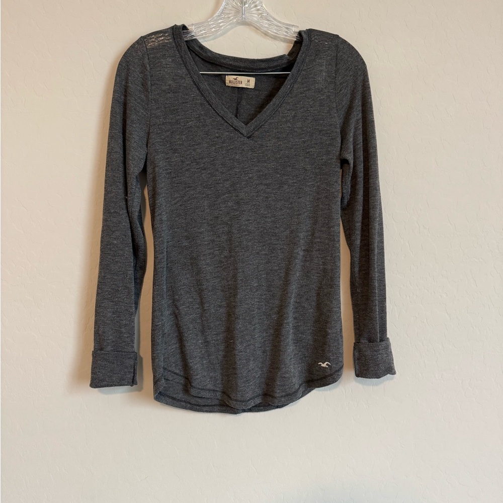 2000’s Hollister v-neck long sleeve size Medium